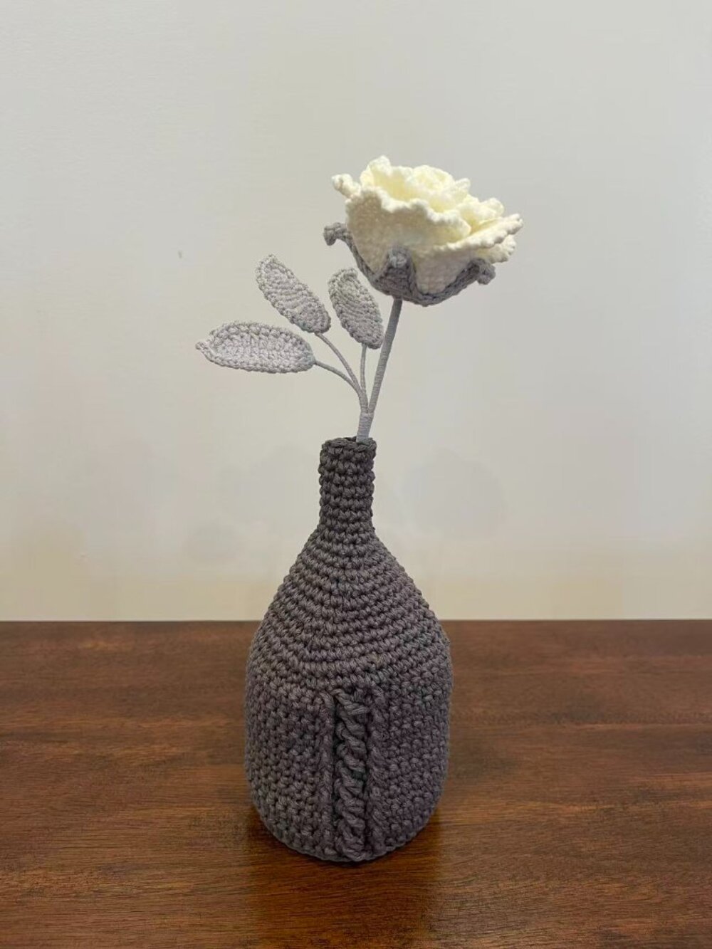 Crochet Dark Gray Vase with Single White Rose – Minimalist Floral Home Decor